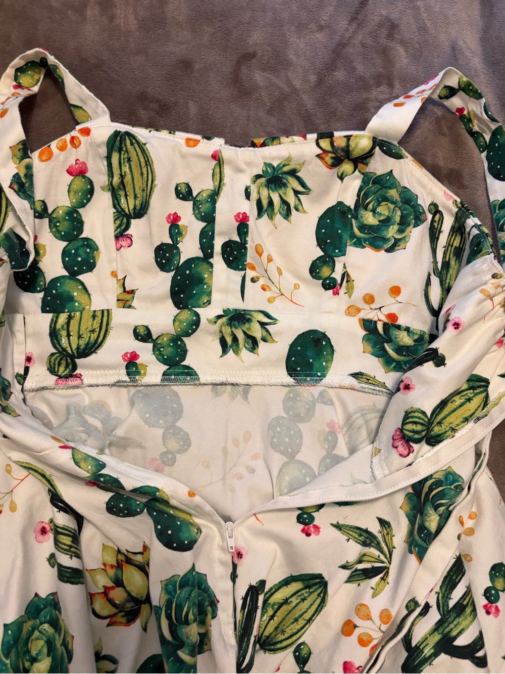 White Cactus-Print Sleeveless Mini Dress with Green Botanical Motif - Picture 10 of 12